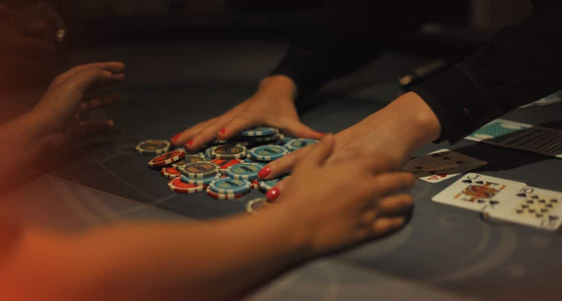 Как стать профессиональным игроком в покер?
